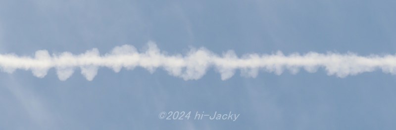 飛行機雲でこぶができたもの