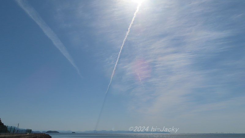 飛行機雲の影