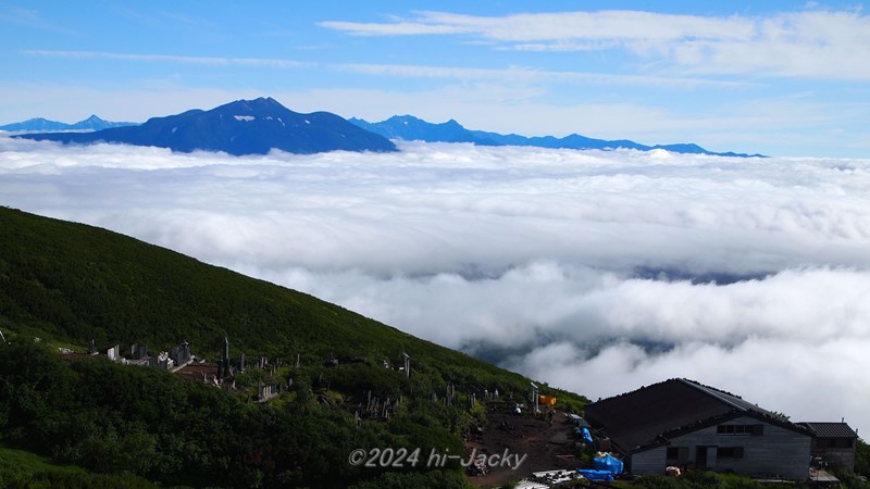 御嶽山の女人堂から見た北アルプス方向の雲海