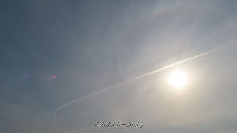 内暈と飛行機雲，朝方