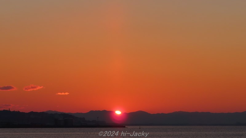 朝日の太陽柱