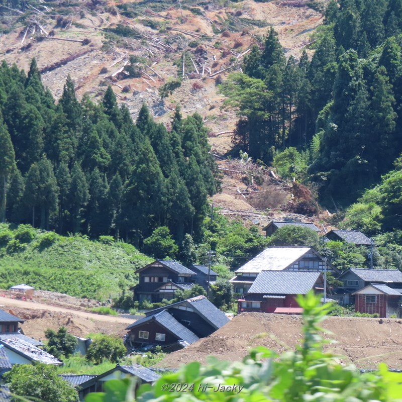 輪島市ノ瀬地区の地すべり，拡大写真