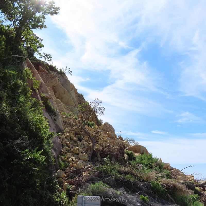 輪島の岩盤崩落