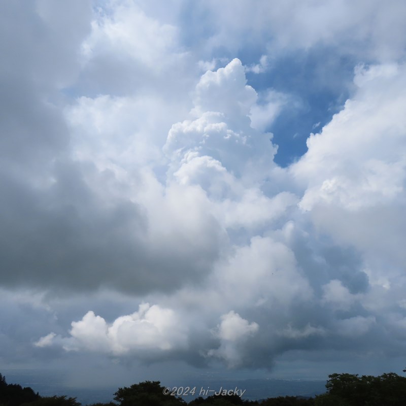 本宮山から見た雨柱と積乱雲