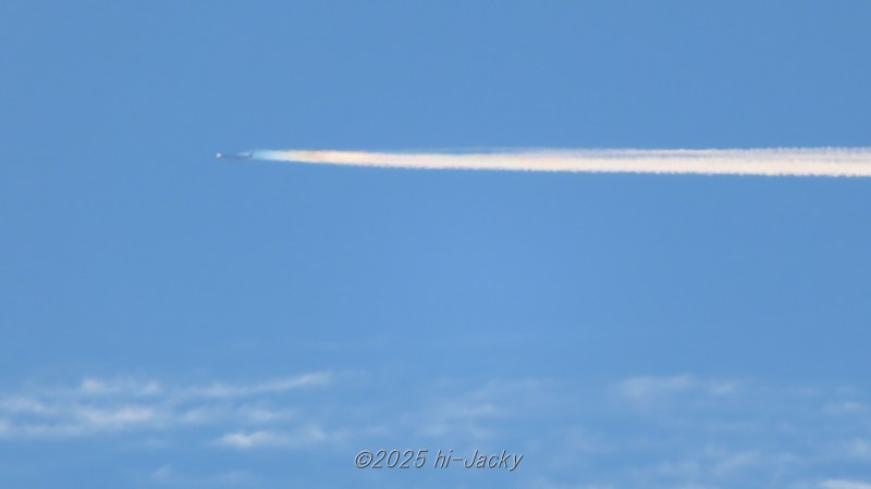 2025年11月4日に本宮山から見た飛行機雲彩雲