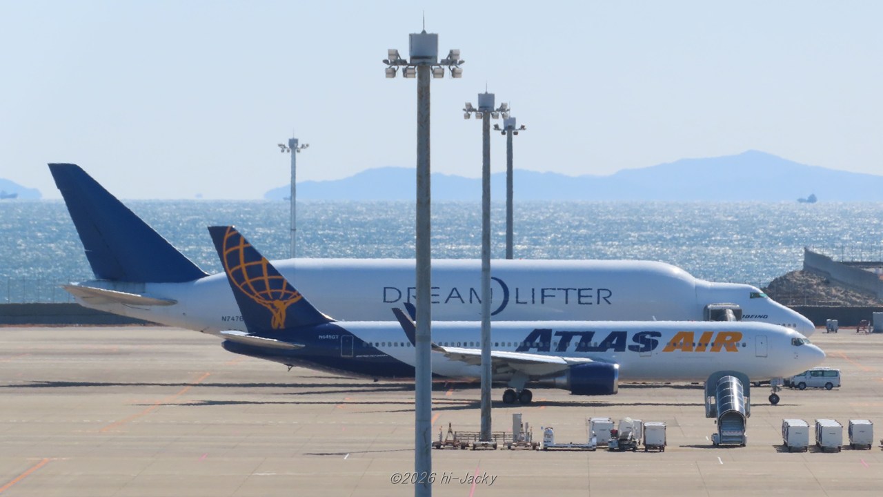 セントレアに駐機中のドリームリフター