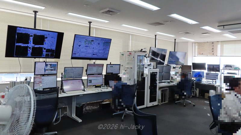 中部航空気象台の現業室